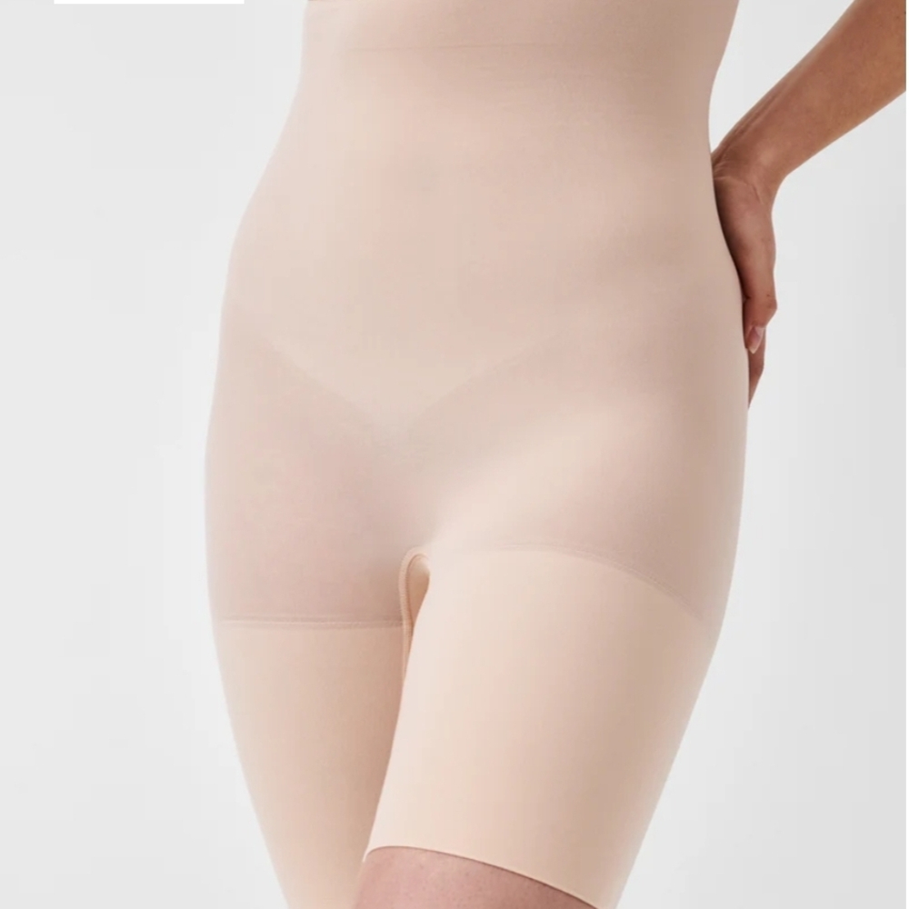 NWT SPANX Higher Power Mid Thigh Shapewear Shorts - Picture 3 of 5